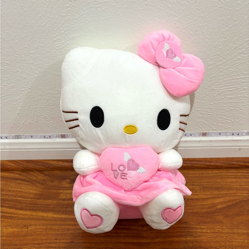 Hello Kitty Heart Plushy